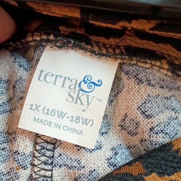 Terra & Sky Leopard Print Wide Leg Pants - Picture 3 of 4